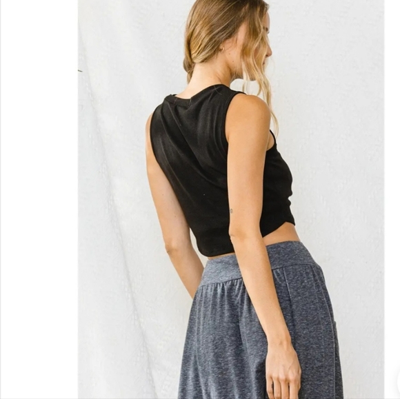 #367 SALE 🛑M, L FABULOUS Black Knit Rib Crew Neck Crop Top - Picture 3 of 4